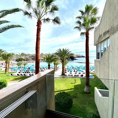 Con Vistas A La Piscina Y Al Oceano En Appartement