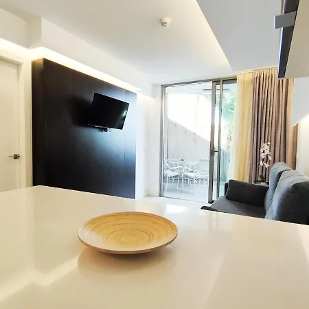 Appartement Con Vistas A La Piscina Y Al Oceano En *
