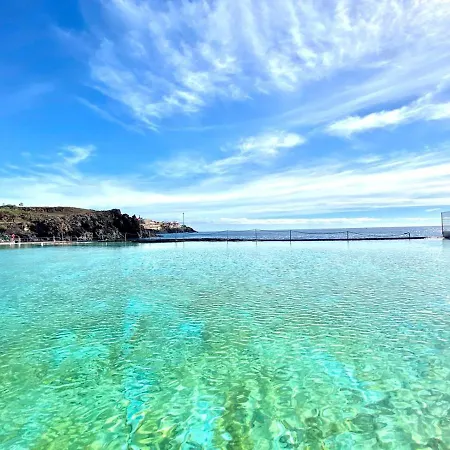 Con Vistas A La Piscina Y Al Oceano En